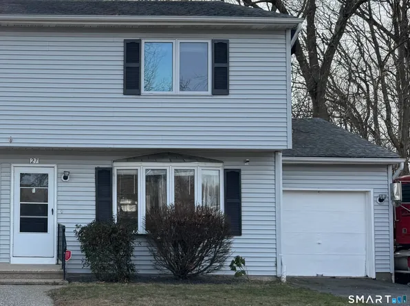 27 Katie Ln, Waterbury, CT 06708