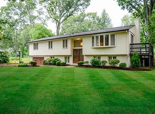 280 Algonquin Dr, Warwick, RI 02888