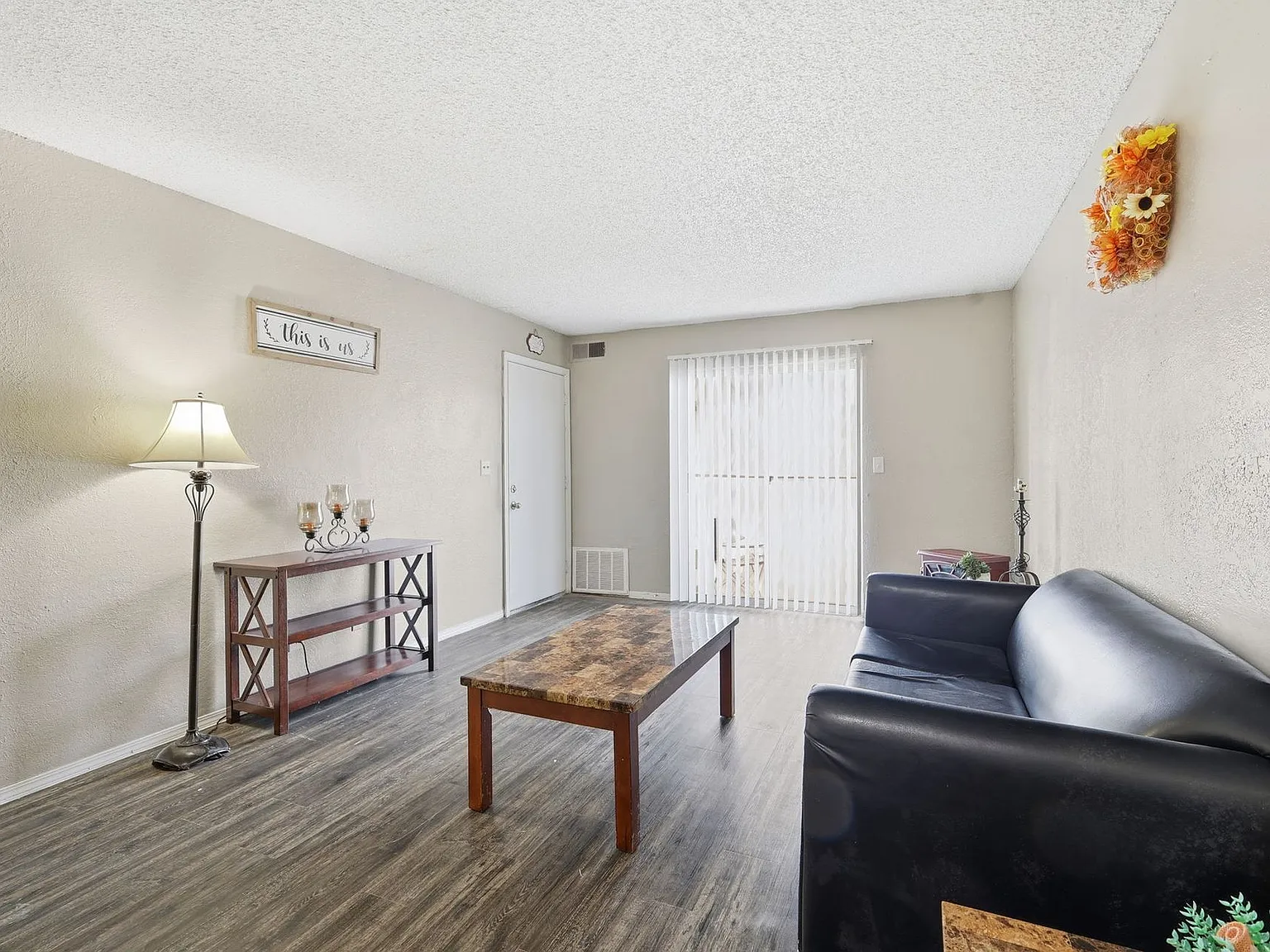 Woodland HIlls Apartments — Photo 3
