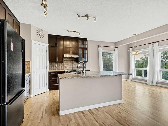 3rd image of 92 W Everhollow Way SW