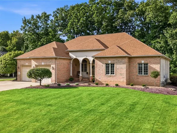 40 White Oak Ct, Canfield, OH 44406