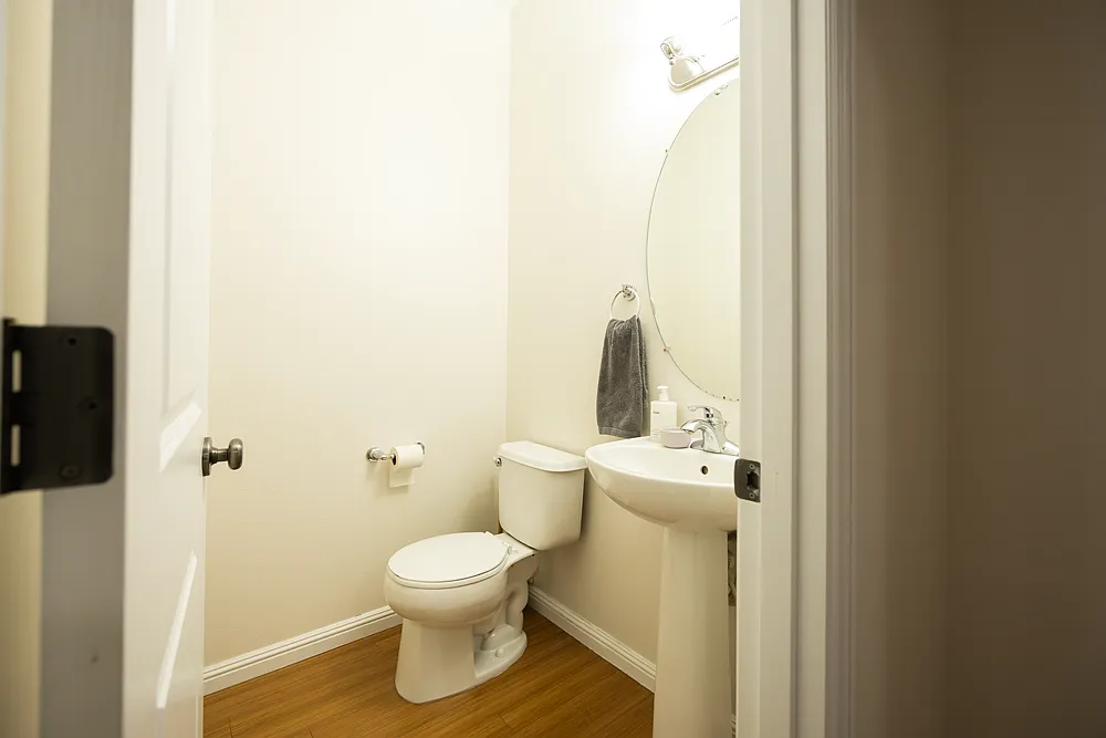 4 bed, 2.5 bath, 2744 sqft, $3,000 — Photo 1