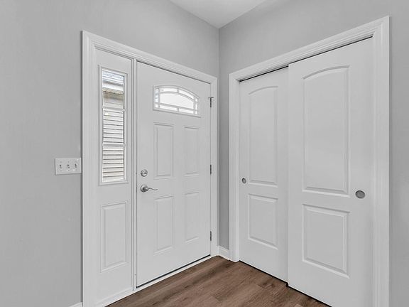 5th image of 928 Langdon COURT #928