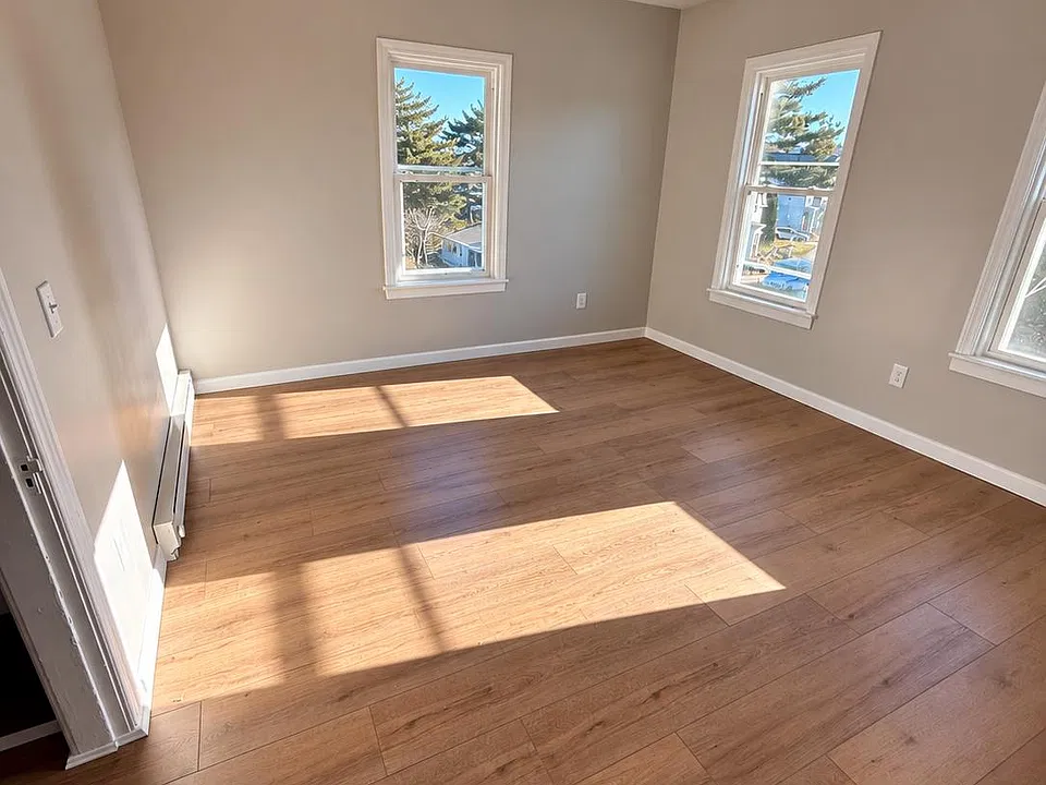 28 Woodward St #2