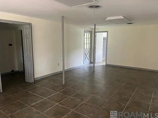 2464 Kensington Dr — Photo 21