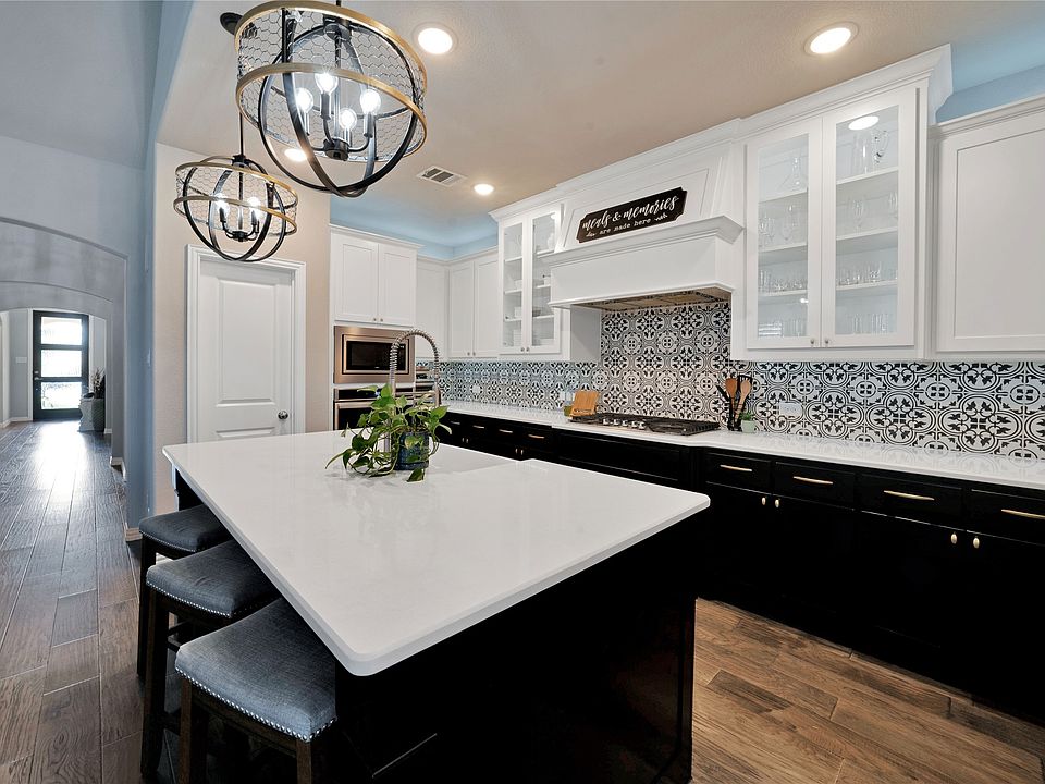 1st image of 2913 Comal Dr