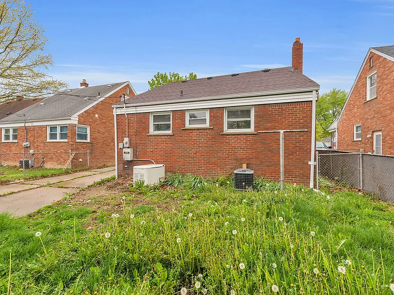 3837 Katherine St — Photo 25