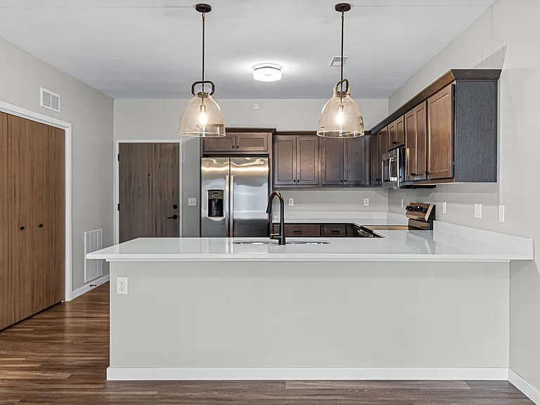 Madison Ave Condos — Photo 36