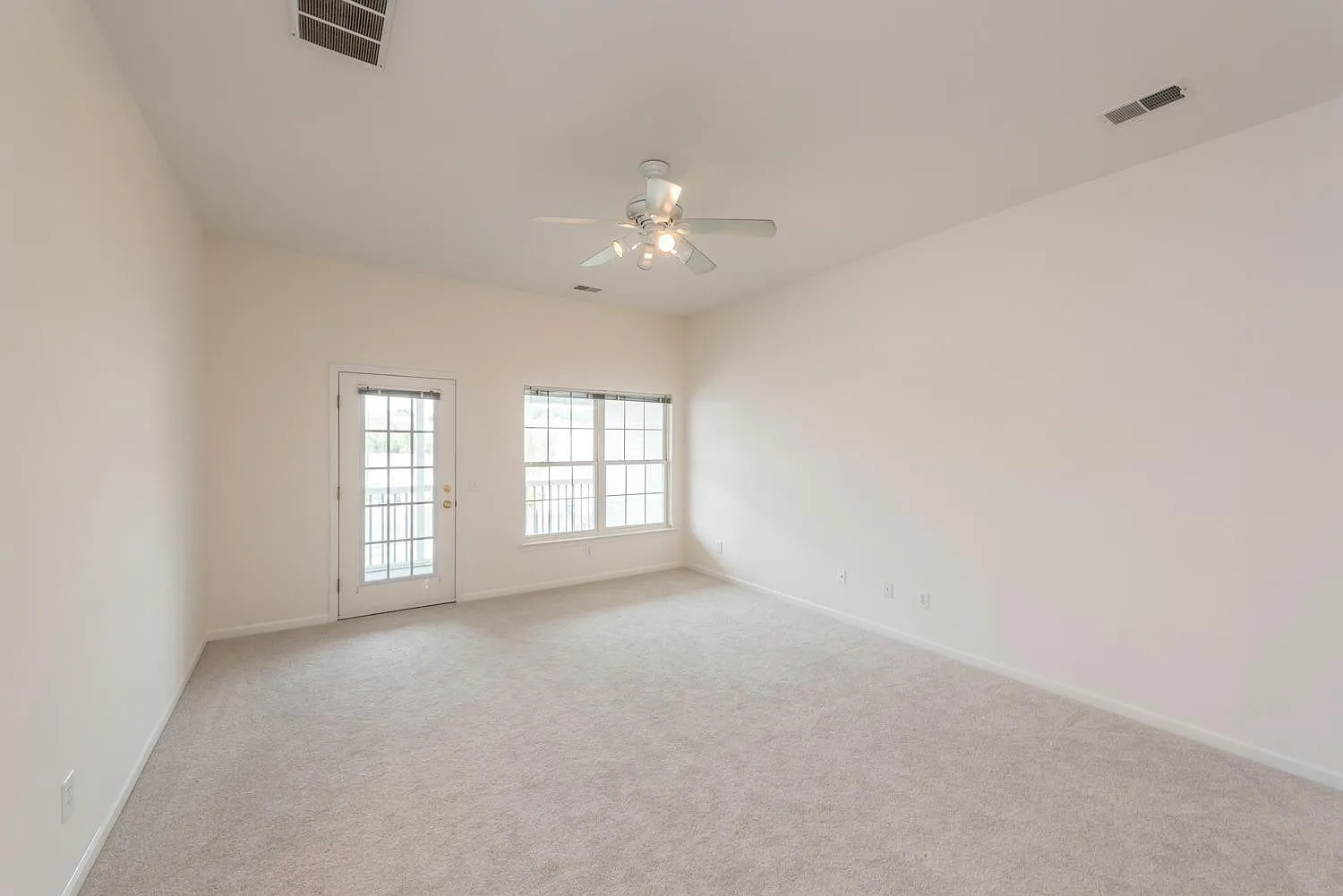 2 bed, 2.0 bath, 1094 sqft, $2,050 — Photo 3