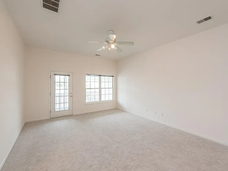 2800 S Knightsbridge Cir — Photo 3