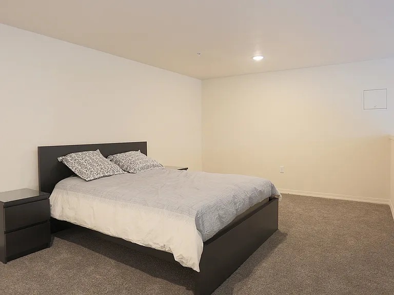 7180 N Leavitt Ave — Photo 32