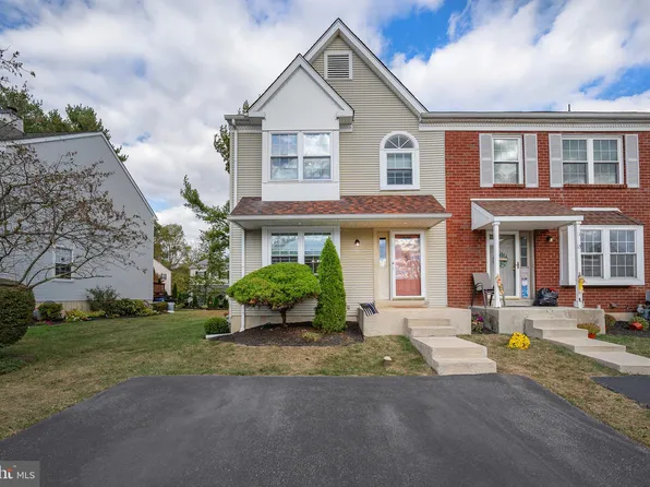 14 Victoria Dr, Aston, PA 19014