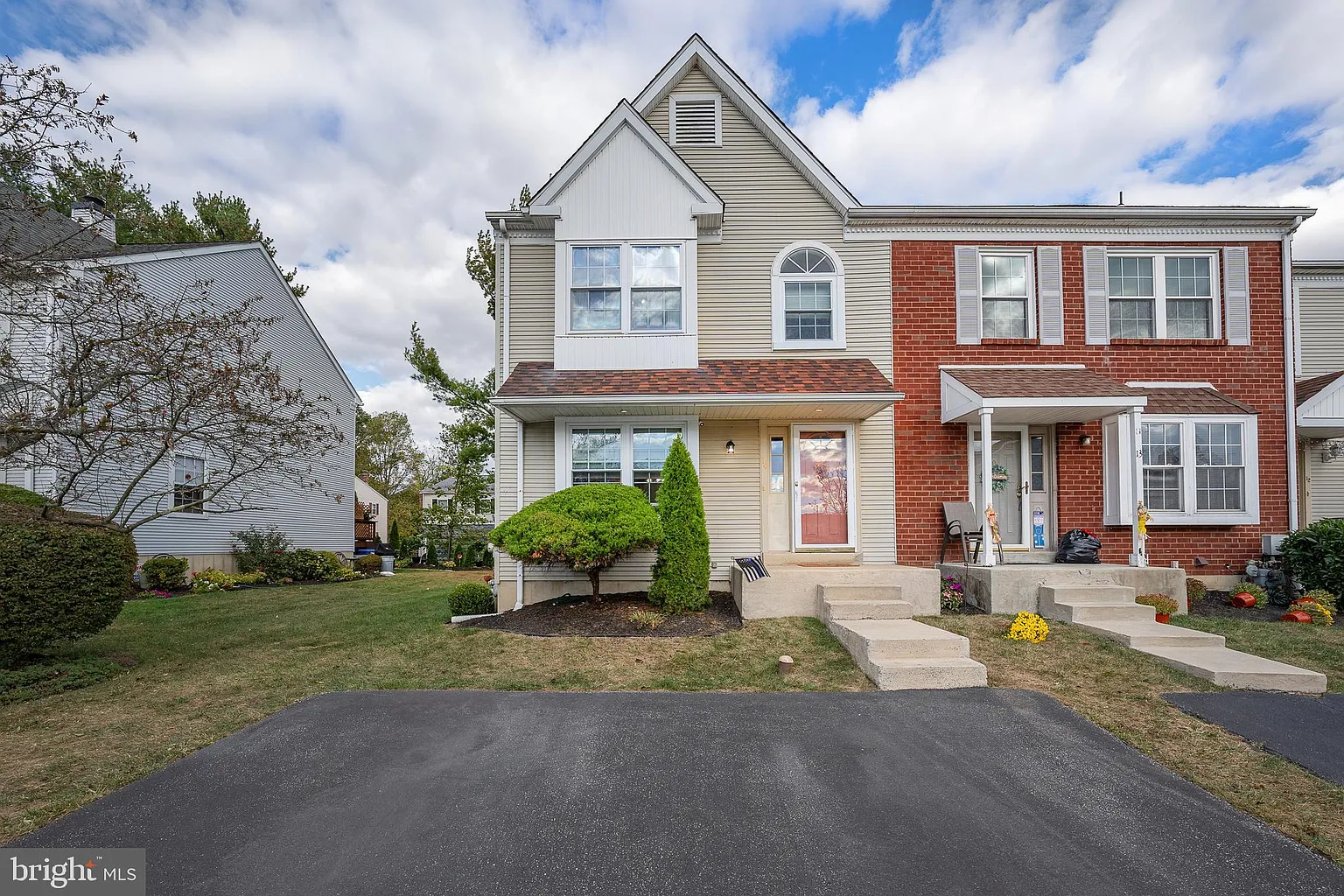 14 Victoria Dr photo 1
