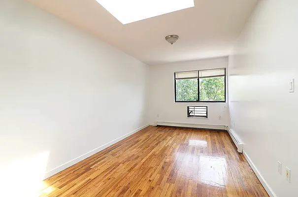 Rented by Safdie Realty Group | media 6