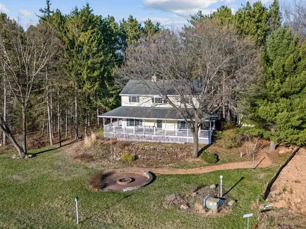 N1657 21st Ave, Wautoma, WI 54982