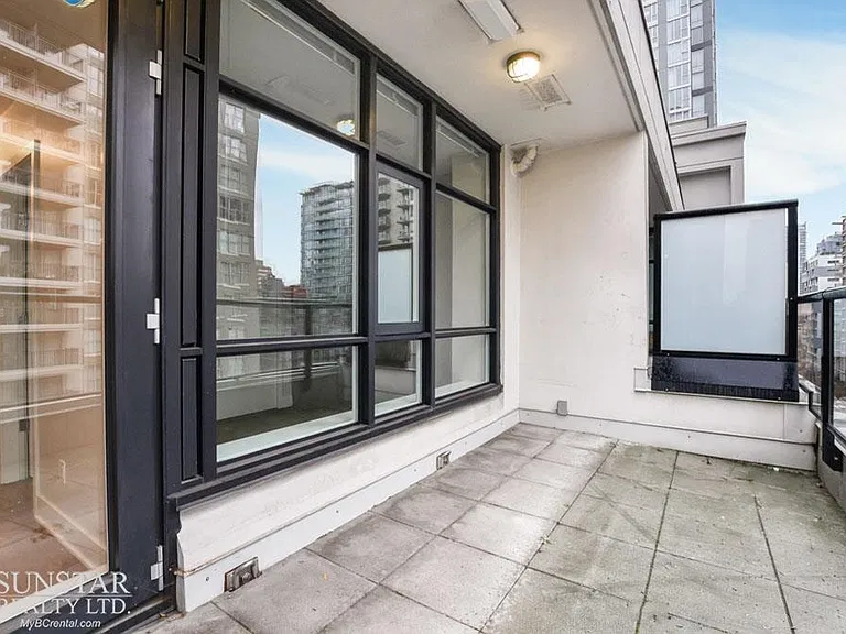 988 Richards St #706 — Photo 12