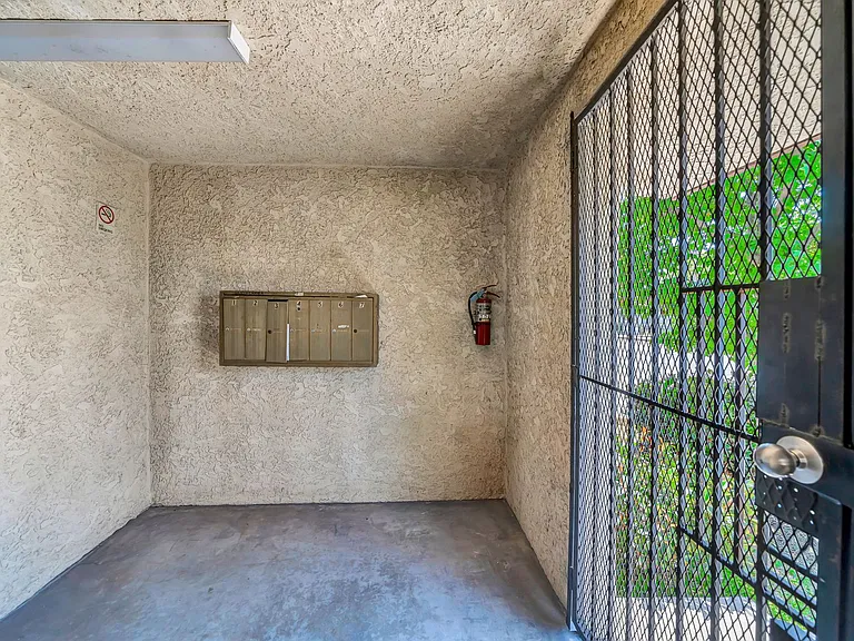 6003 Craner Ave #4 — Photo 23