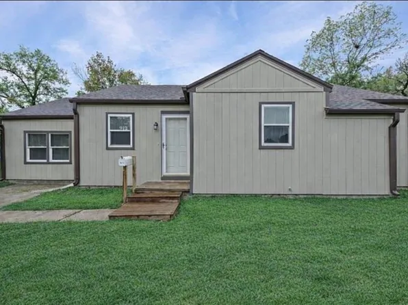 912 Vest Dr, Warrensburg, MO 64093