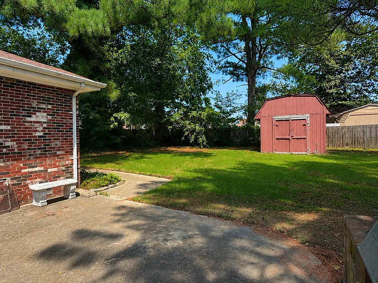 109 Armstrong St — Photo 19