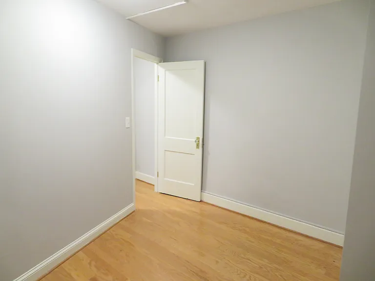3925 Davis Pl NW #B1 — Photo 10
