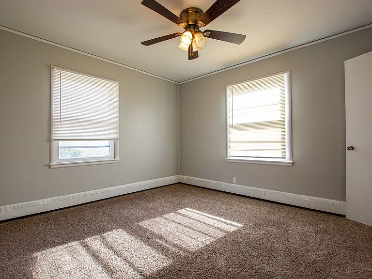 4910 Capitol Ave — Photo 4