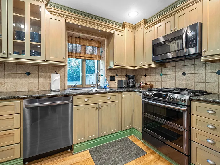 1542 Monmouth Dr — Photo 15