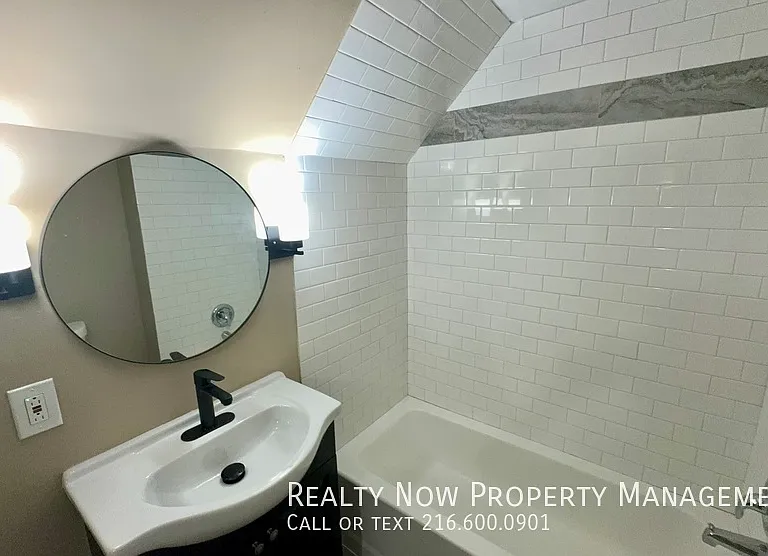 11100 Lincoln Ave — Photo 3