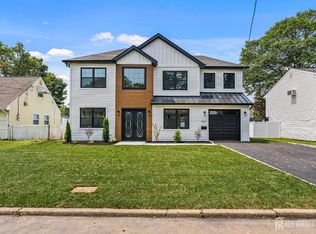 561 Semel Ave, Iselin, NJ 08830