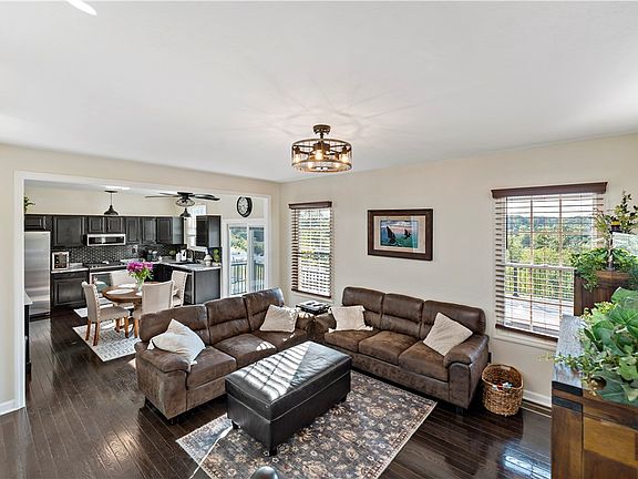 3rd image of 1030 Greenfield Dr