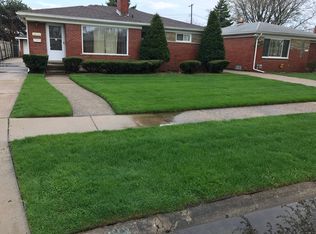 16134 Sprenger Ave, Eastpointe, MI 48021