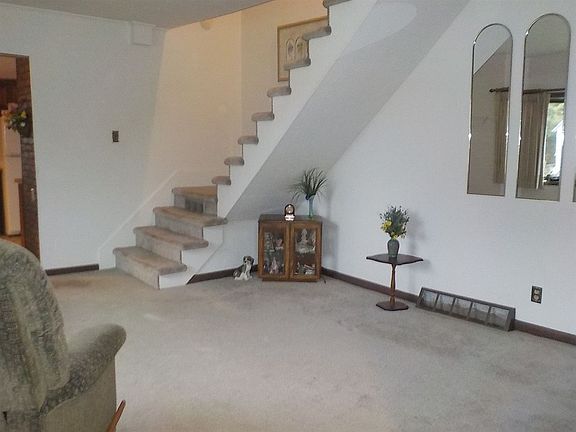 4th image of 615 Harrison Ave