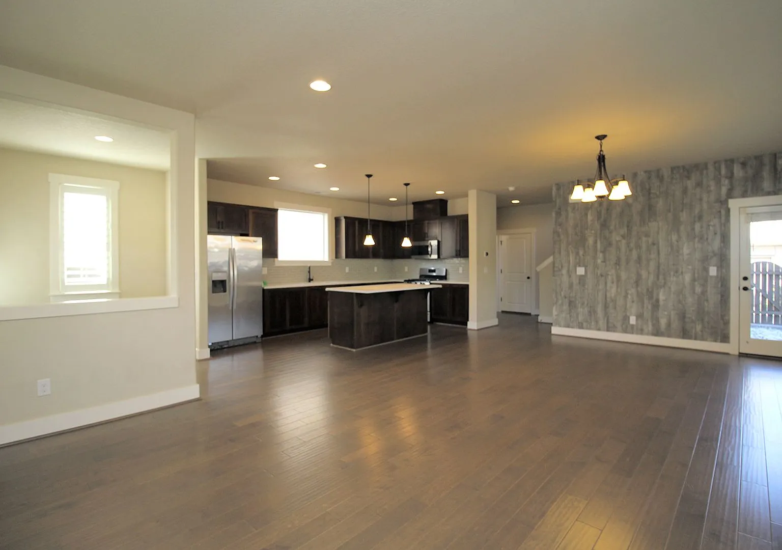 Craftsman-Style 4 Bedroom Family Home in Sherwood — Photo 1