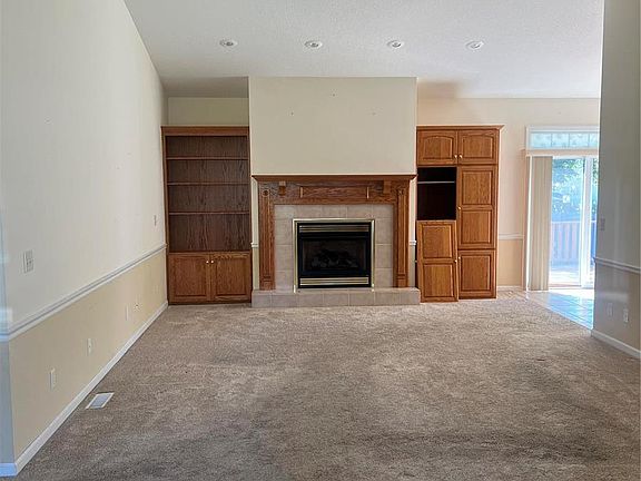 4th image of 2602 Miller Ln