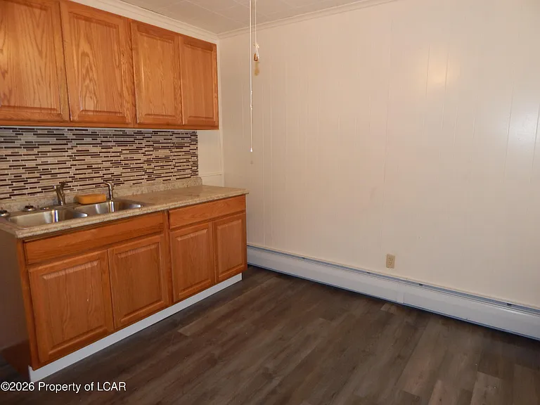 13 Woodbury St — Photo 6