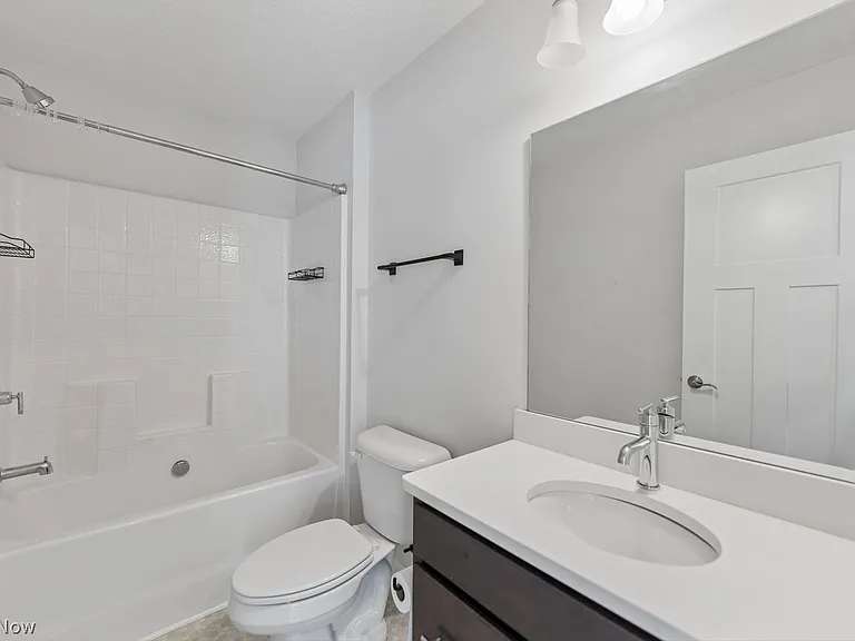 12027 Wade Park Ave — Photo 18