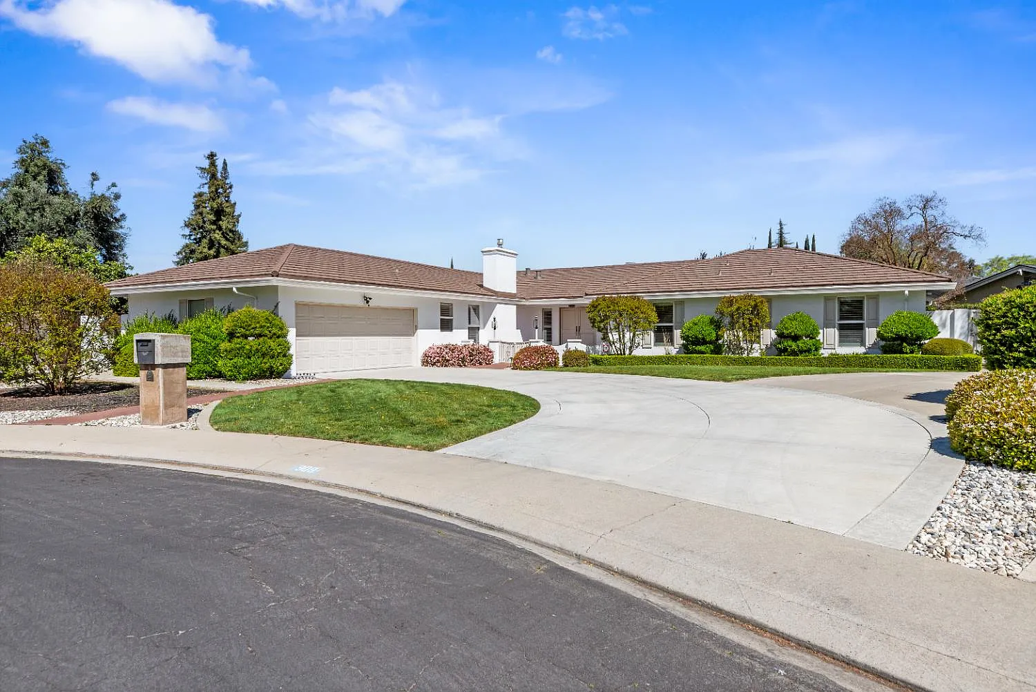 908 Newcastle Ct photo 1