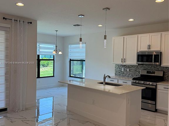 3rd image of 12612 SW Green Creek Dr