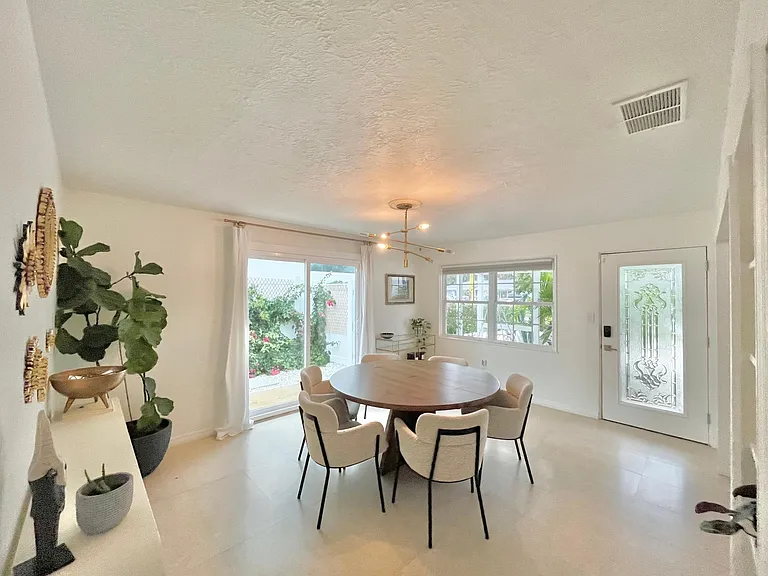 2229 Bougainvillea St — Photo 8