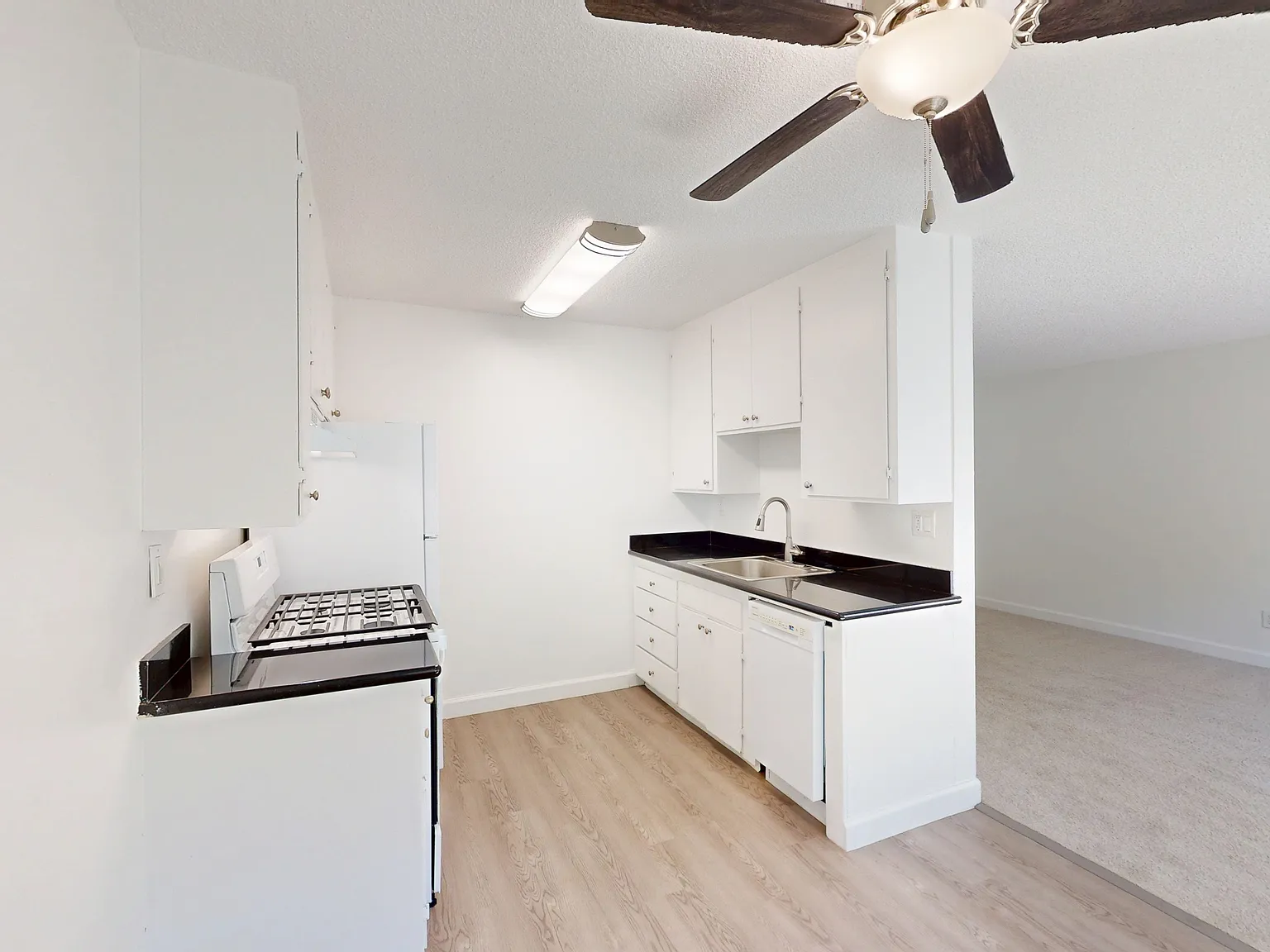 Comfortable 1BR in Novato | Parking Included | Pet Friendly — Photo 2