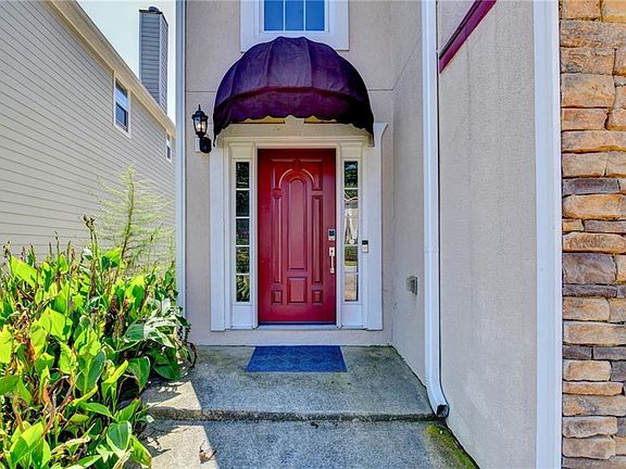 3rd image of 2303 Oak Glenn Cir