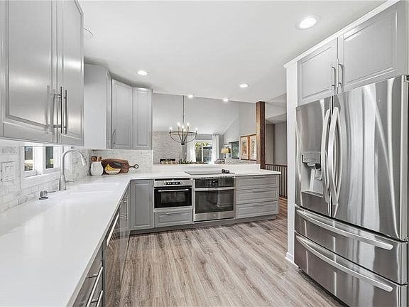 3rd image of 12843 Cambridge Rd