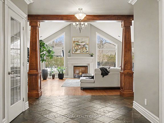 2nd image of 62 Rebecca Cres