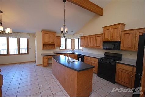 Large Kitchen w/Island