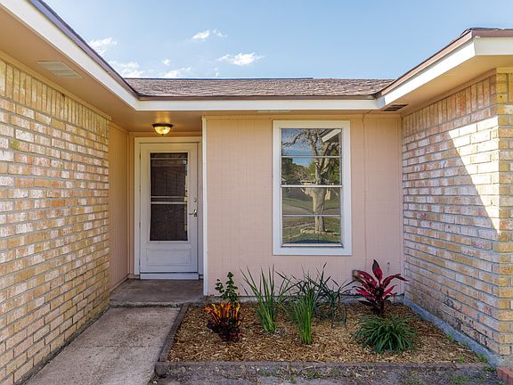 4th image of 201 Clarice Dr