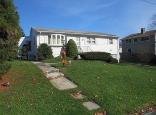 41 Seminole Trl, Cranston, RI 02921