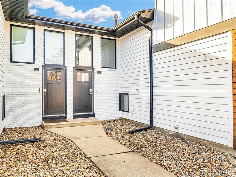 111 N Orr Dr — Photo 19