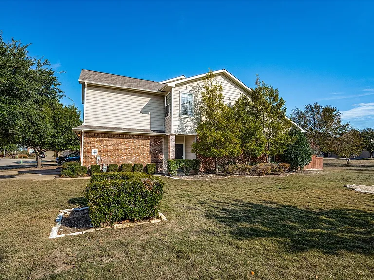8600 Brunswick Dr — Photo 2