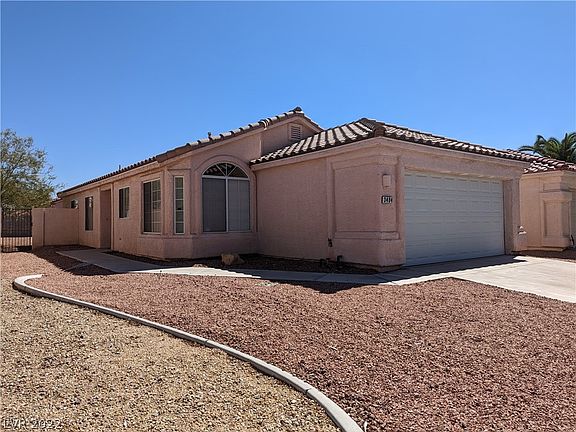 2nd image of 3404 Travelers Ct