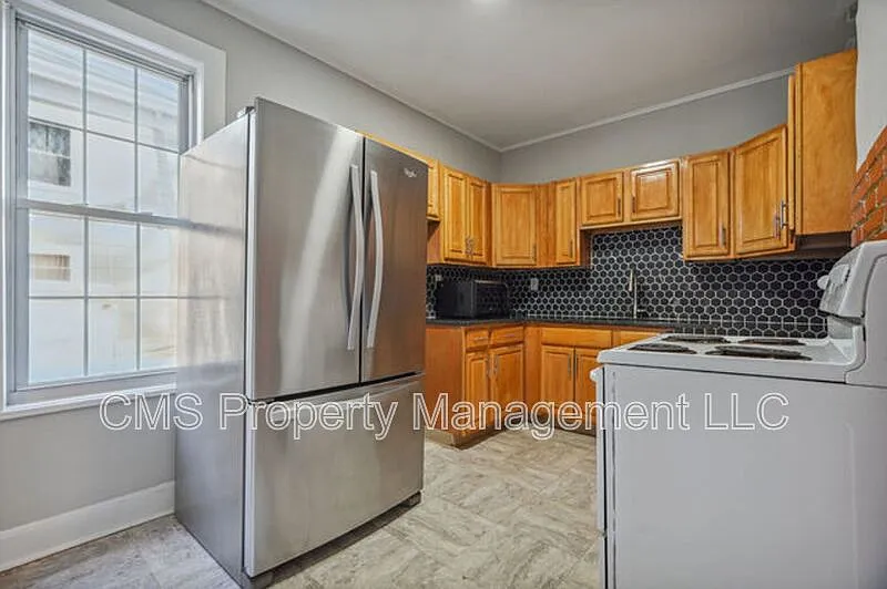 3 bed, 1.0 bath, $2,500 — Photo 4