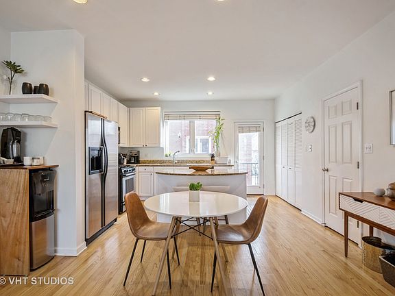 5th image of 1827 W Oakdale Ave Unit B